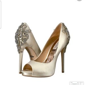 Badgley Mischka - Karolina satin pumps